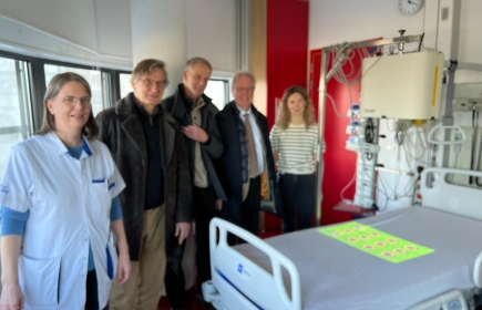 Prof. Dr. Barbara De Moerloose gaf samen met een medewerkster een rondleiding aan Jean, Christophe en Hans